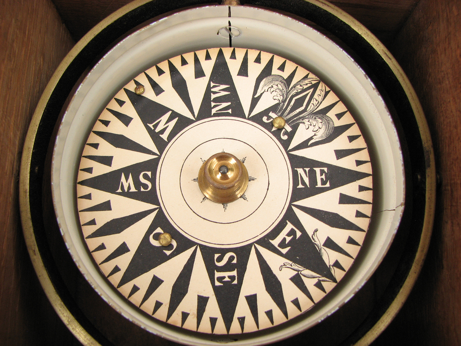 Mid 19th century Mariners small gimbaled boat compass in oak box